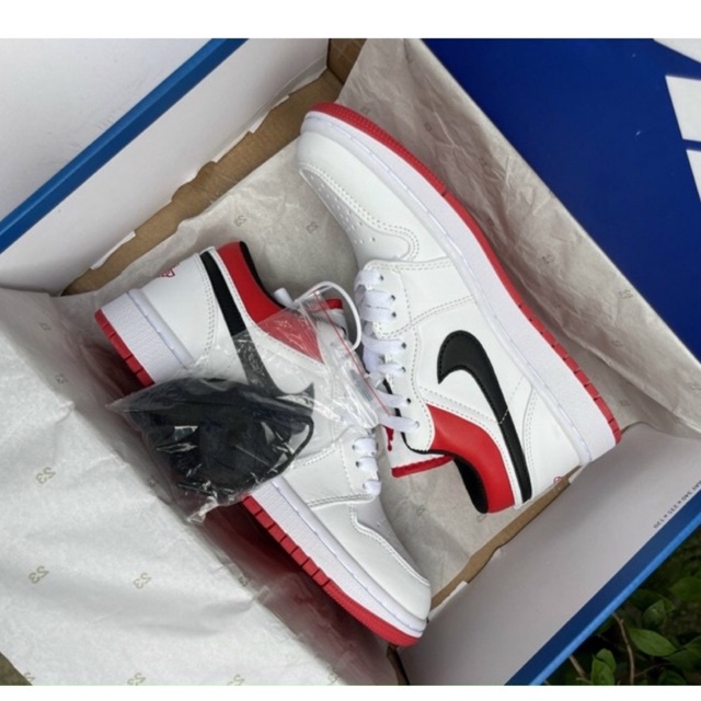 Giày thể thao sneaker jordan 1 trắng viền đen cổ đỏ thấp cổ hàng cao cấp