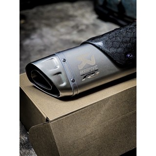 pô akrapovic r1 ốp carbon