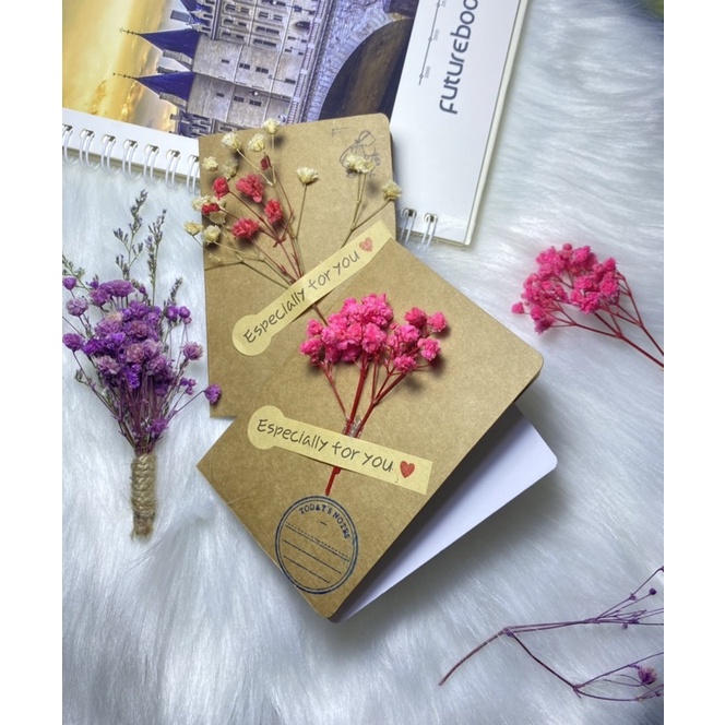 Thiệp giấy vintage trang trí hoa khô thủ công kt10*7.cm