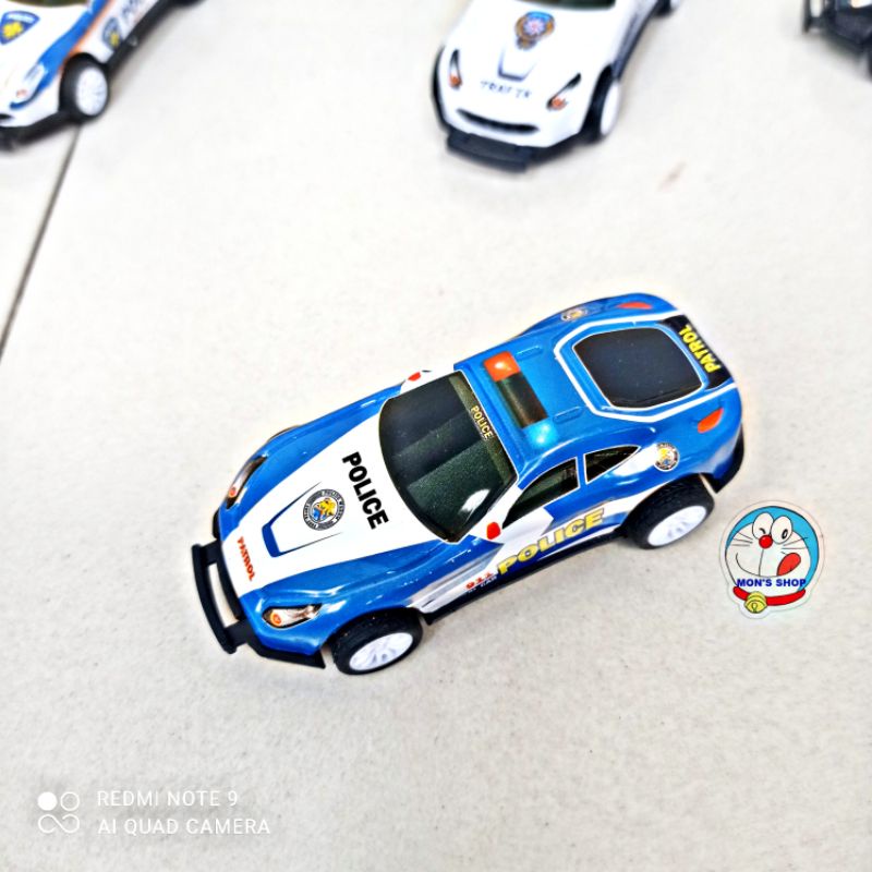 Đồ chơi hộp 8 xe ô tô cảnh sát chất liệu kim loại, bánh đà