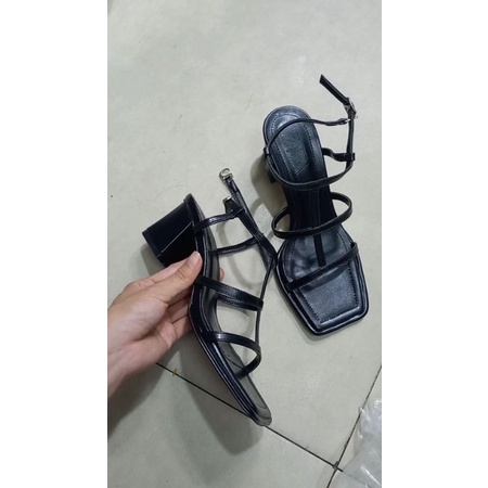 Sandal Zara cao gót quai mảnh xinh, gọn chân