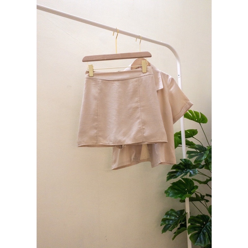 Set áo vest + chân váy màu nude  thanh lý 2hand