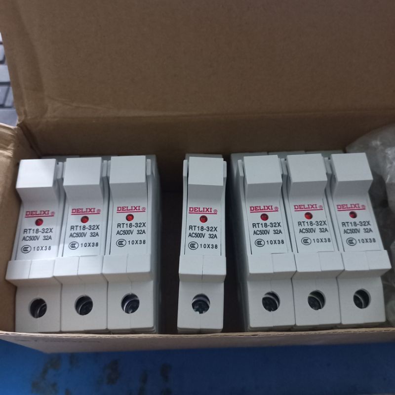 Hộp cầu chì sứ RT18-32x