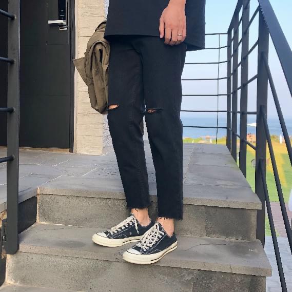 Quần Jean Nam Rách Gối Màu Đen Tưa Lai Form Skinny Thời Trang Cao Cấp