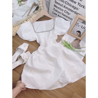 ĐẦM GẤM ĐÍNH ĐÁ CỔ XÒE NHẸ