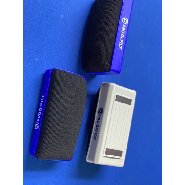 Mút lau xoá bảng viết điểm Bida đen và trắng có gắn nam châm