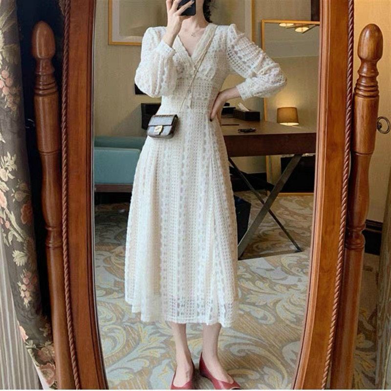 Váy voan tiểu thư cổ V thiết kế nhẹ nhàng tinh tế