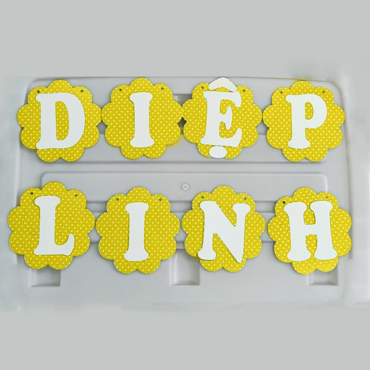 Dây cờ bông hoa chữ cái ghép tên bé kèm chữ