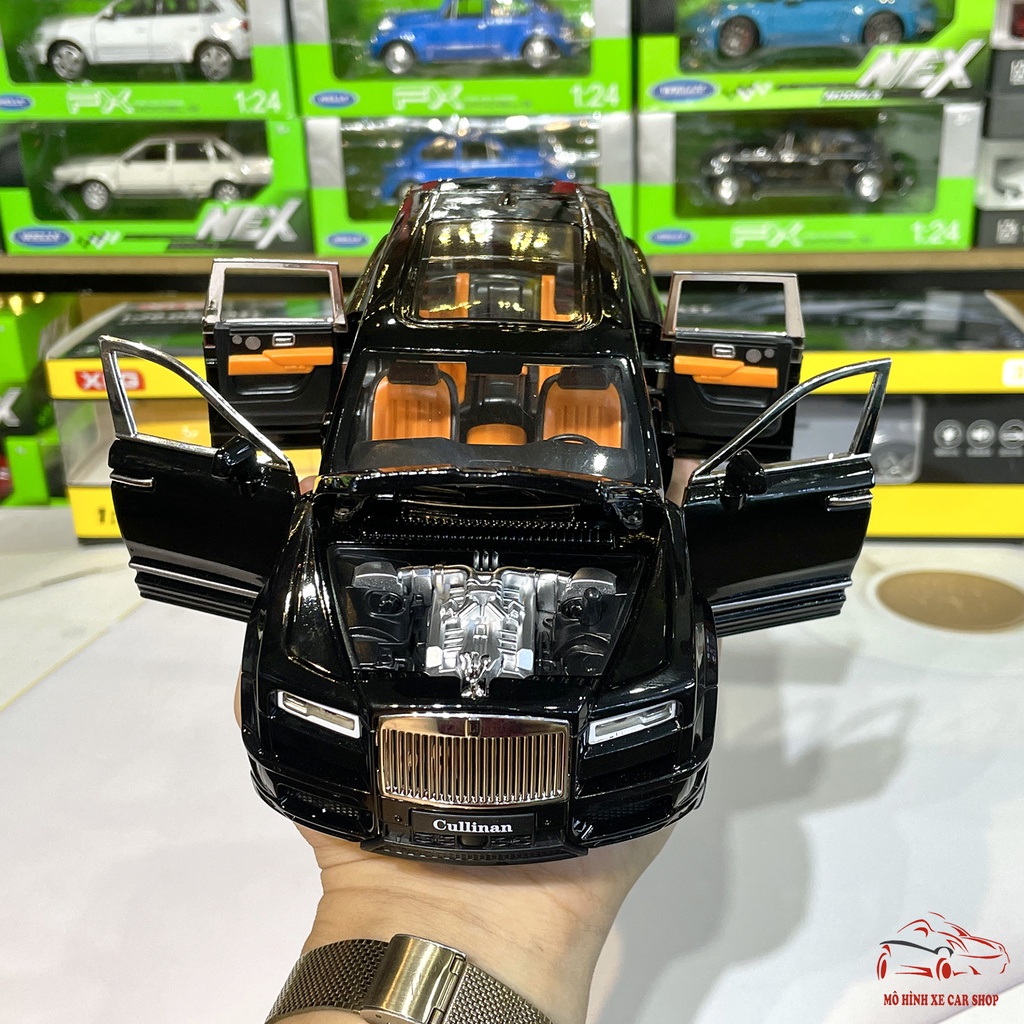 Mô hình xe bằng kim loại Rolls-Royce Cullinan tỉ lệ 1:20 hãng XLG 4 màu