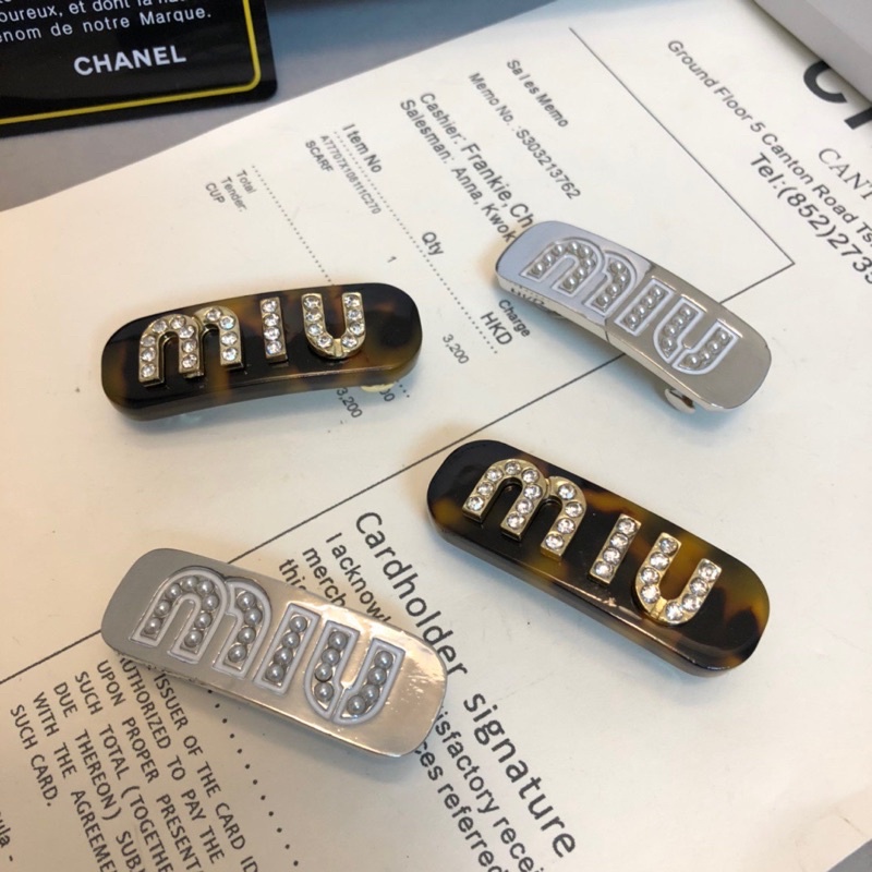 Kẹp tóc miumiu sc cho bạn nữ