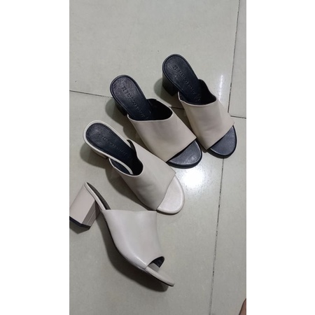 Guốc da Marco Tozi quai da trắng , gót vuông, mang chắc gọn chân, ôm, xinh