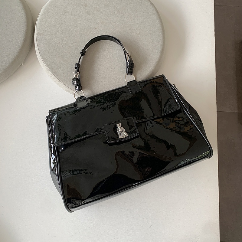 Túi Đeo Vai Màu Đen Bóng Sức Chứa Lớn Thời Trang Cho Nữ