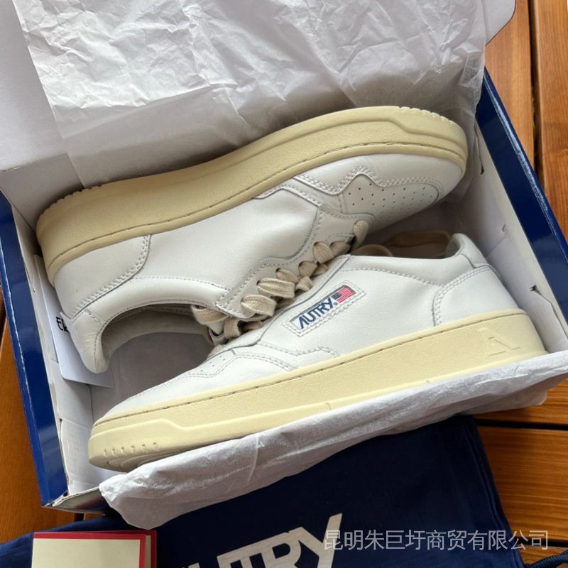 Giày Thể Thao Mũi Tròn Cột Dây Màu Trắng Phong Cách Retro Hàn Quốc Cho Nữ PGE7
