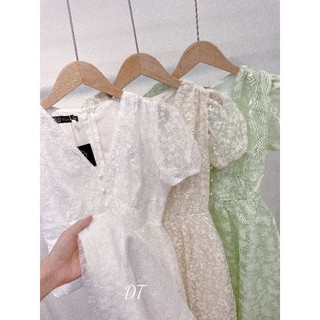 Váy ren cổ V cúc ngọc