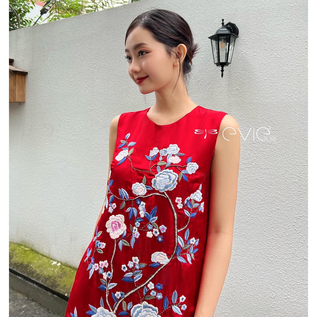 Đầm Evie Anid_lụa đỏ thêu vườn hoa xanh