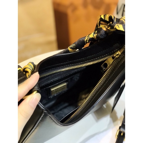 Túi Versace kẹp nách