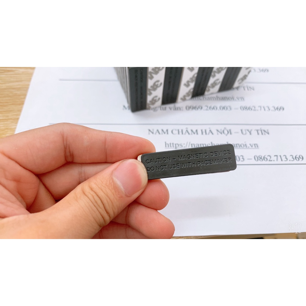 Nam châm cài áo 3 nút đen, loại nam châm làm thẻ tên, bảng tên nhân viên