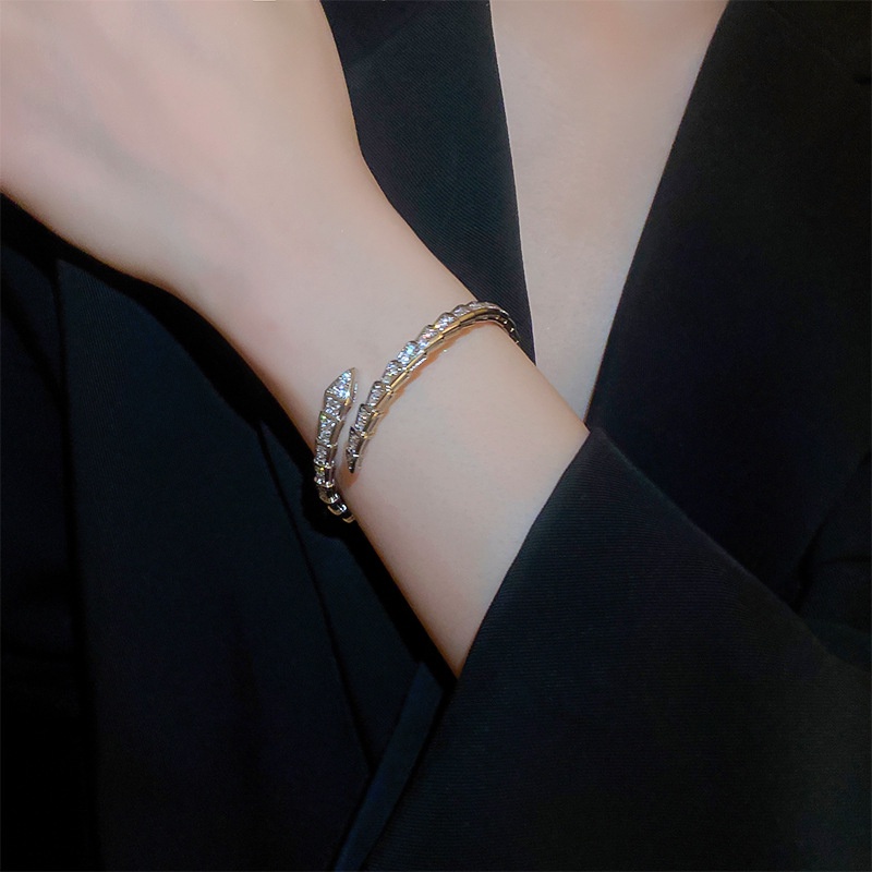Vòng Tay Dạng Hở Hình Rắn Đính Đá Zircon Thời Trang Cho Nữ