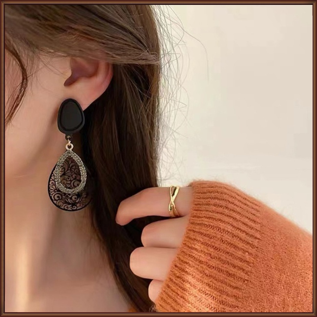 Khuyên Tai Hình Giọt Nước Rỗng Phong Cách Retro Cho Nữ