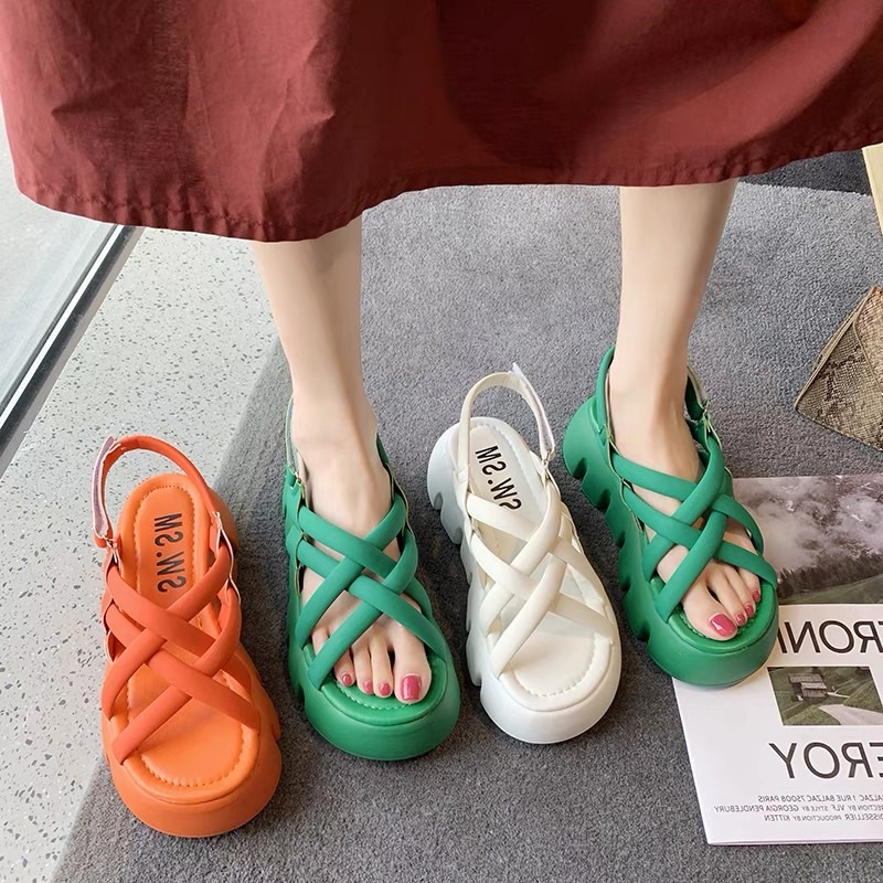 Sandal  độn đế . cao 6cm