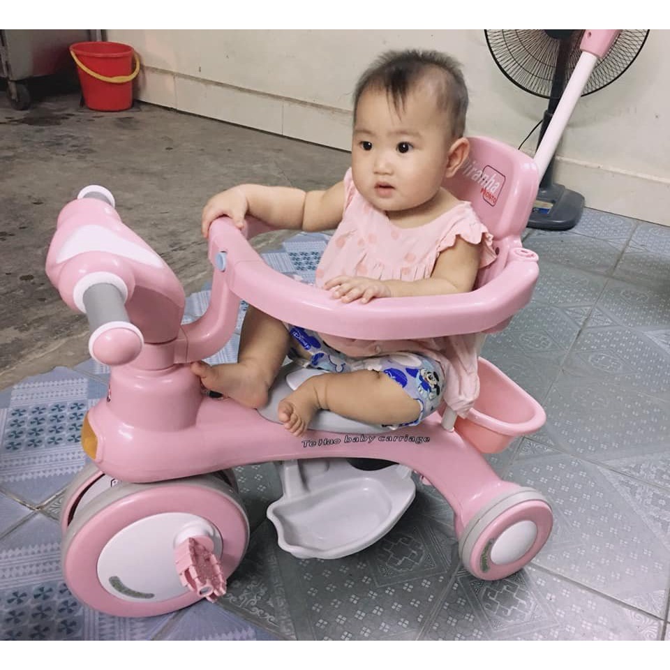 Xe đạp 3 bánh 618, xe đẩy du lịch kiêm xe chòi chân cho bé, có cần đẩy phát nhạc và khung bảo vệ bé