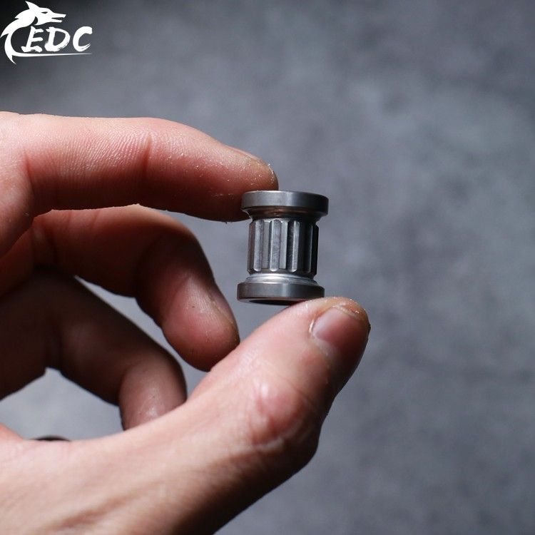 Mặt Dây Chuyền Bằng Hợp Kim Titan Hình Kẹp Lưng Đèn Pin