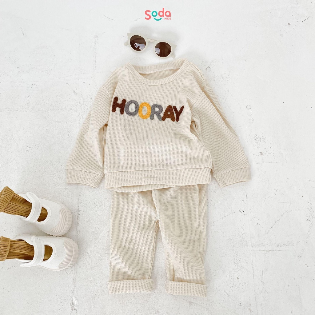 Bộ quần áo dài tay cho bé chất liệu waffle thun tổ ong, thêu nổi chữ HAPPY và HOORAY phong cách Hàn Quốc