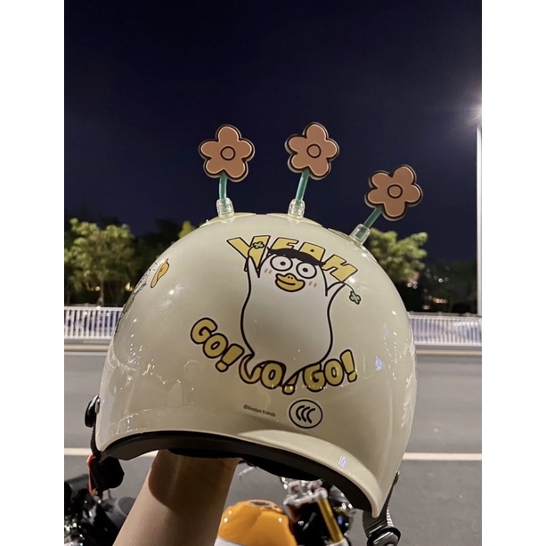 Bông Hoa Gắn Mũ Bảo Hiểm Con Vịt Hot Trend Trung Quốc