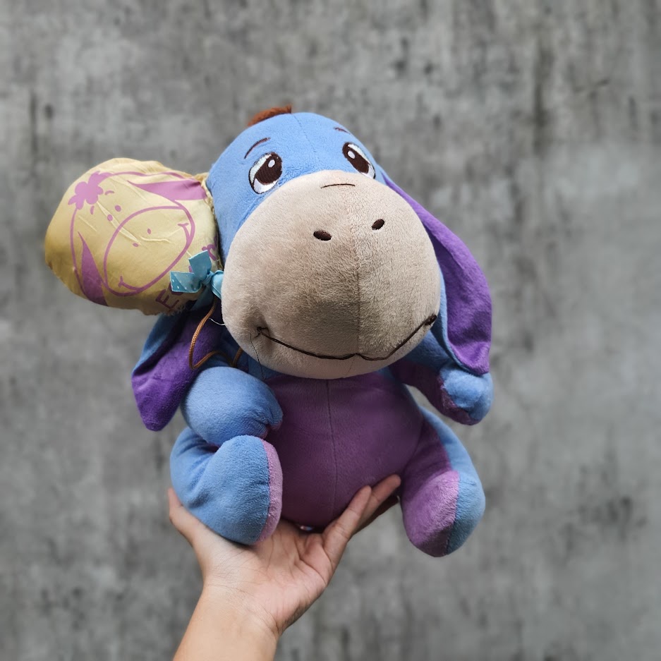 Gấu Bông Chú Lừa Eeyore Cầm Bong Bóng Trong Winnie the Pooh