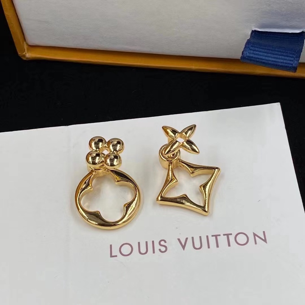 Bông Tai Louis Vuitton In Chữ Thời Trang Thanh Lịch