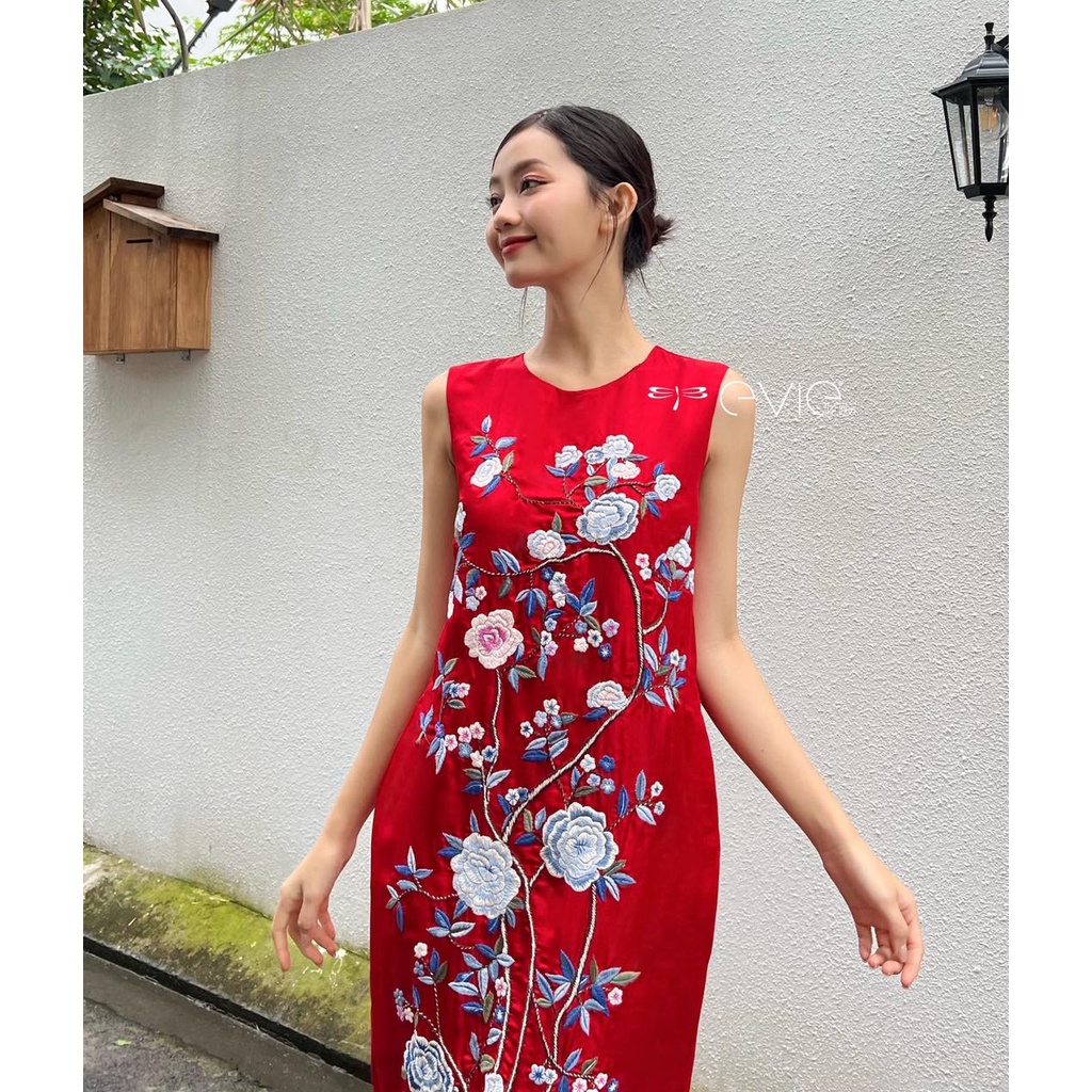 Đầm Evie Anid_lụa đỏ thêu vườn hoa xanh