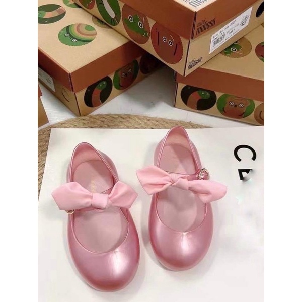 Giày búp bê bé gái có quai dán, kèm nơ vải đính trên quai