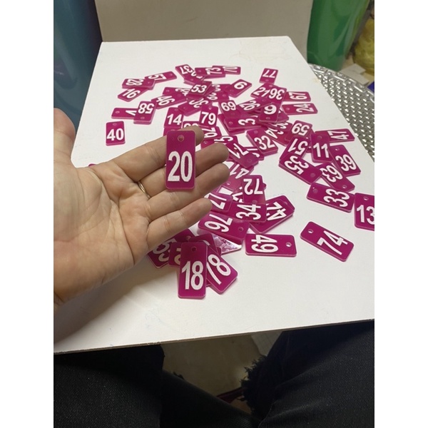 thẻ mica 2.2k/cái , thủ tủ đồ, thẻ số thứ tự, màu hòng số trắng, 2.2k/1 thẻ ( giá 22k được 10 thẻ)