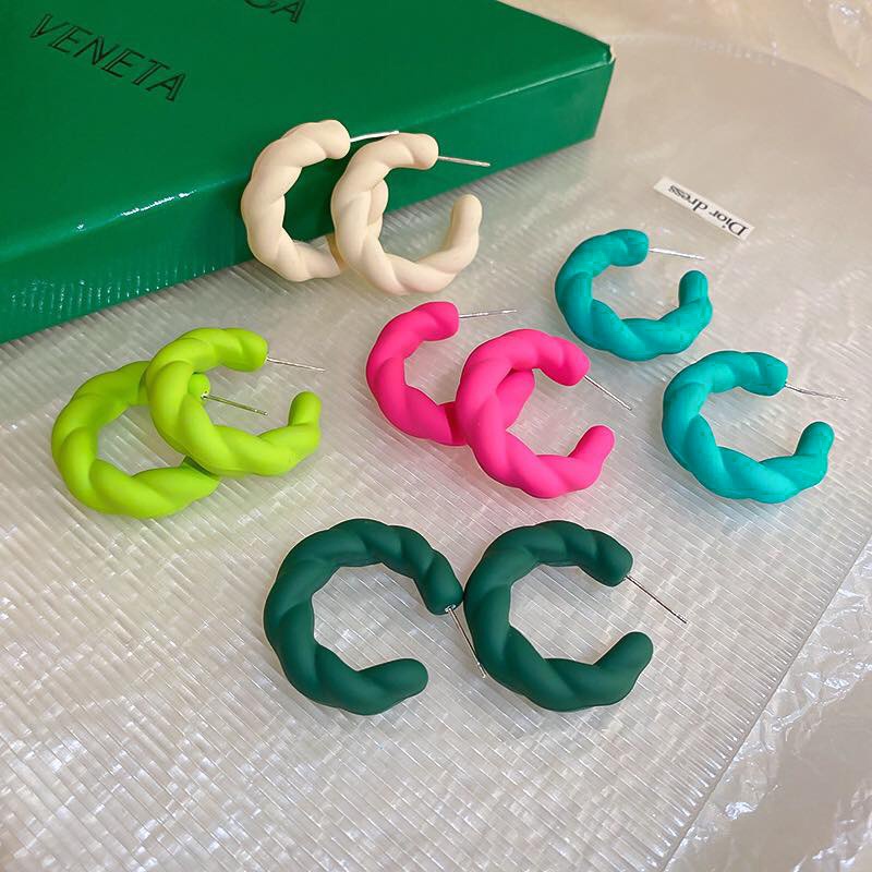 Bông tai khoen tròn sắc màu Neon nổi bật