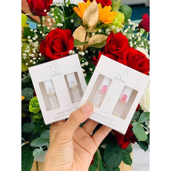 Khuyên bấm lỗ tai cho bé