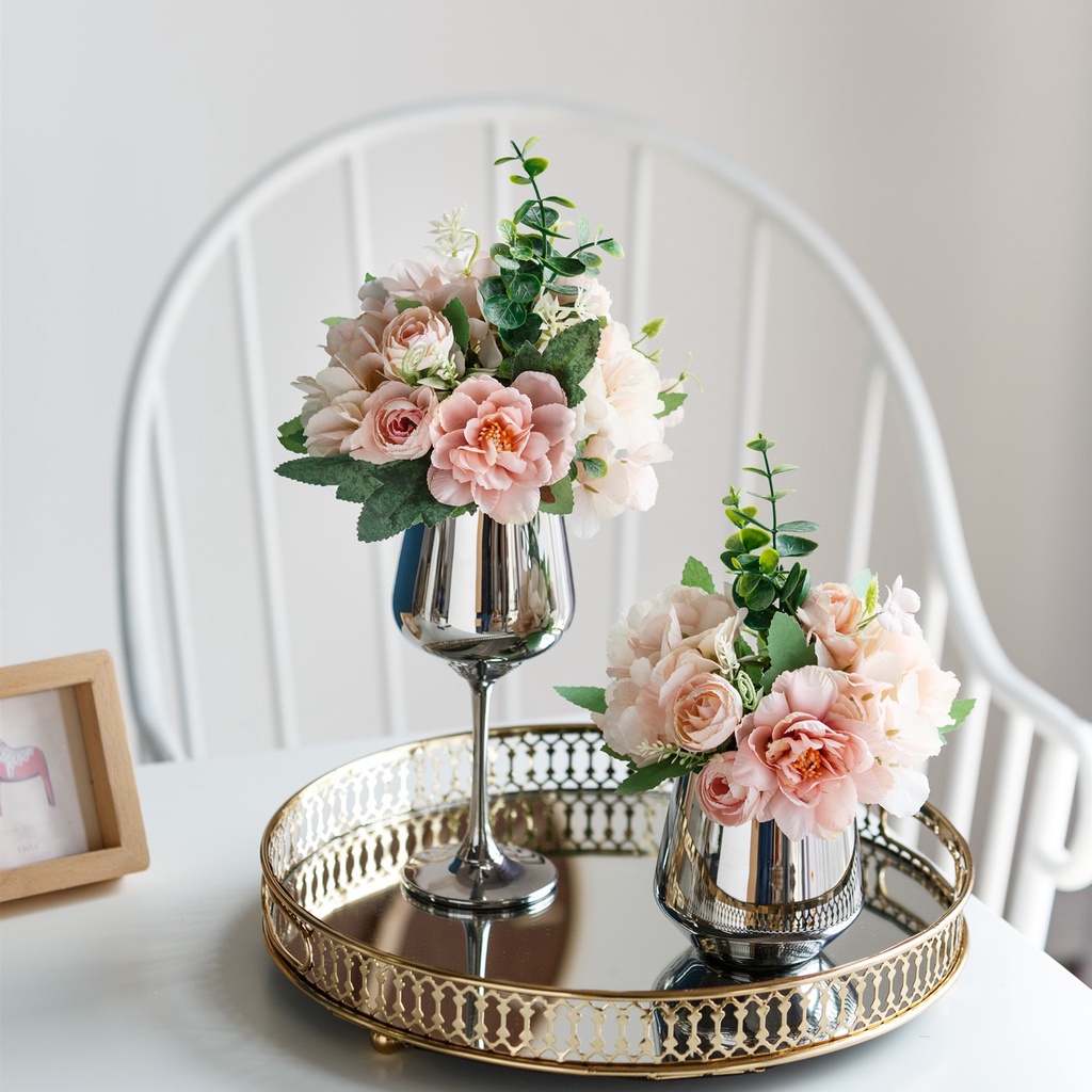 Bình hoa giả cắm sẵn để bàn làm việc trang trí phòng khách kèm chậu hình ly cao mạ kim loại