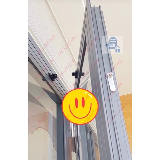 Cục hít nhựa cửa 4 cánh tặng kèm ốc vít