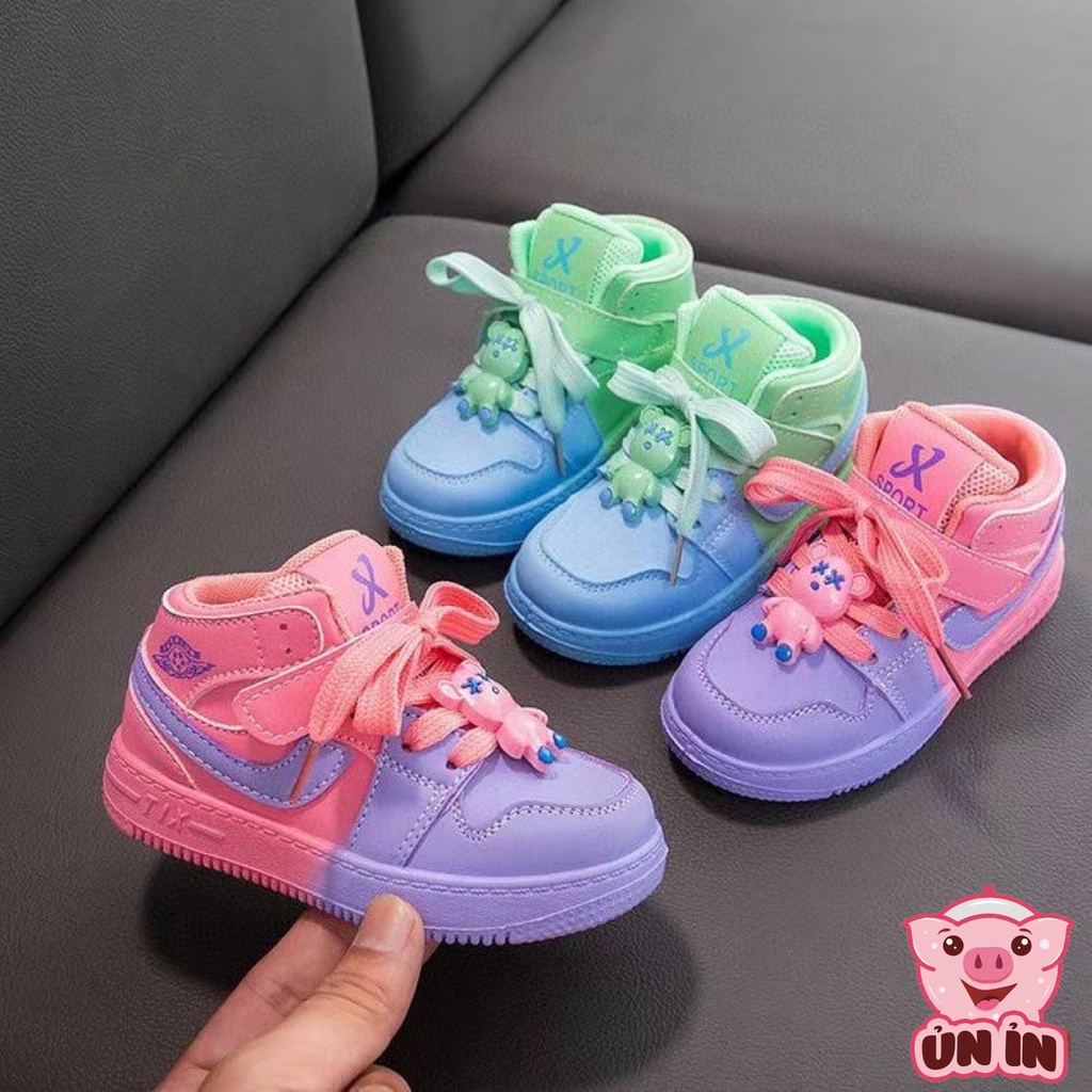 Giày thể thao cho bé, Giày Sneakers cao cổ chất da PU siêu mềm gắn sticker gấu khoá dây thoải mái M600