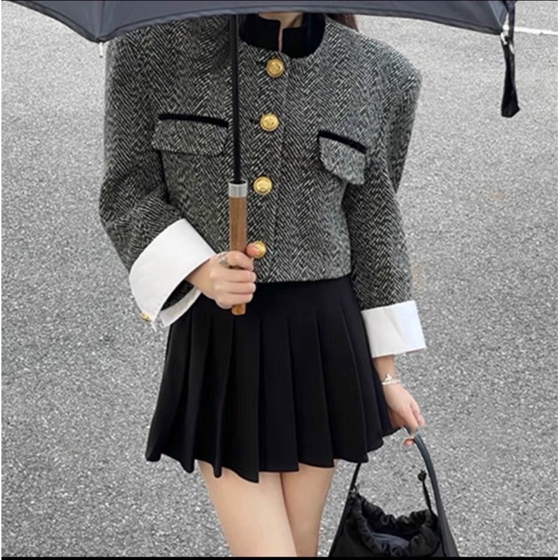 ÁO KHOÁC DẠ TWEED KẺ SỌC XÁM TAY GẬP TRẮNG PHỐI CÚC ĐỒNG DÁNG CROPTOP AKDTKS