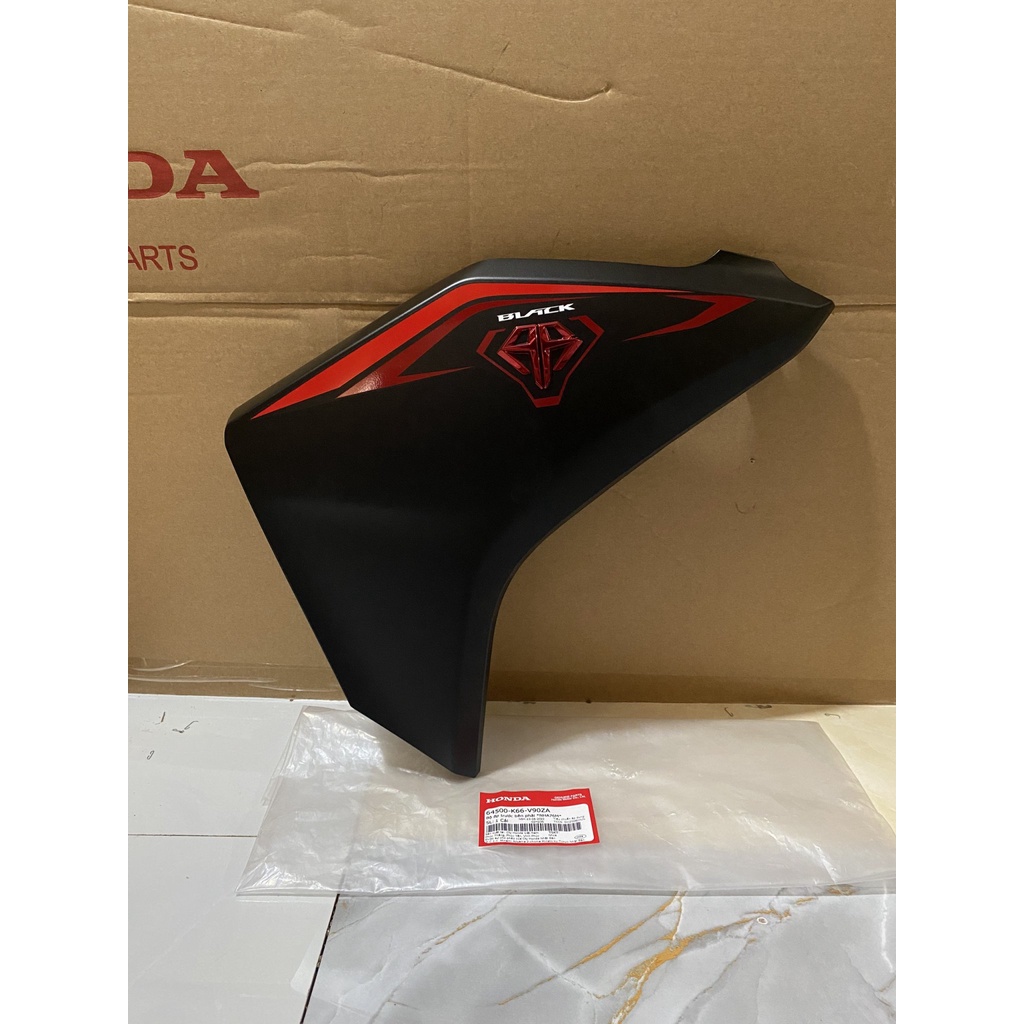 Bộ ốp trước bên phải - cánh yếm phải HONDA AIR BLADE 125 năm 2015-2016 màu Đen sần. (64500K66V90ZA)
