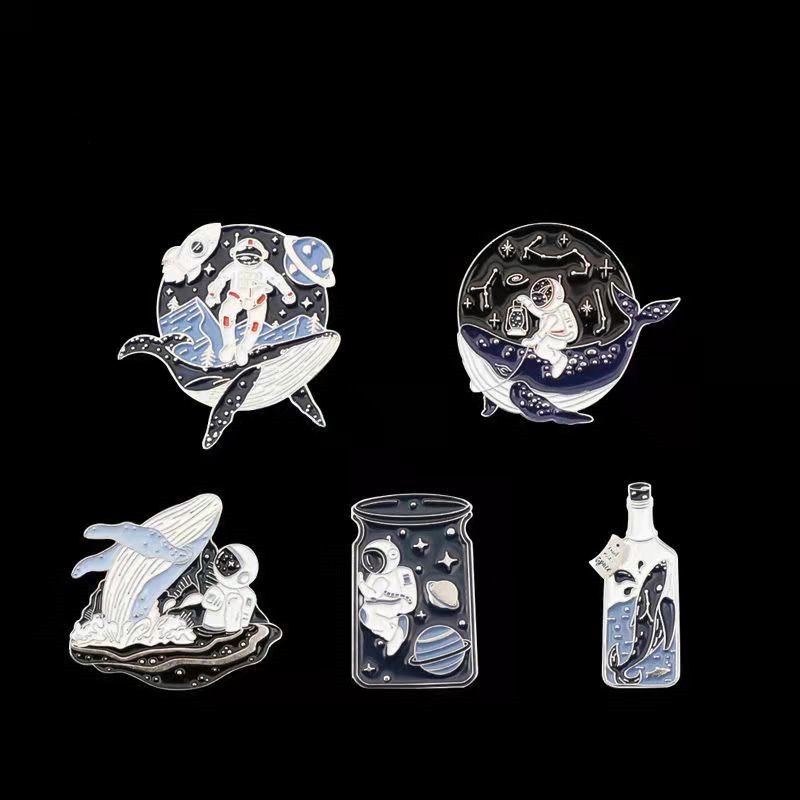 Huy Hiệu Cài Áo Hình Cá Voi Phi Hành Gia Hoạt Hình Đáng Yêu Bằng Kim Loại