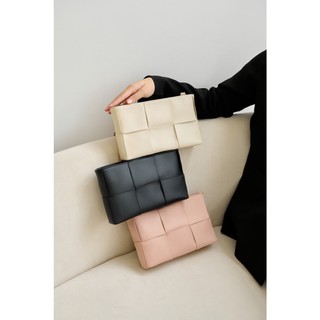OLV - Túi Weave Shoulder Bag In Black