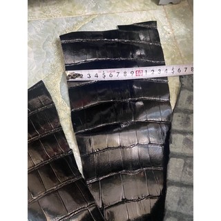 Da cá sấu đen bóng
