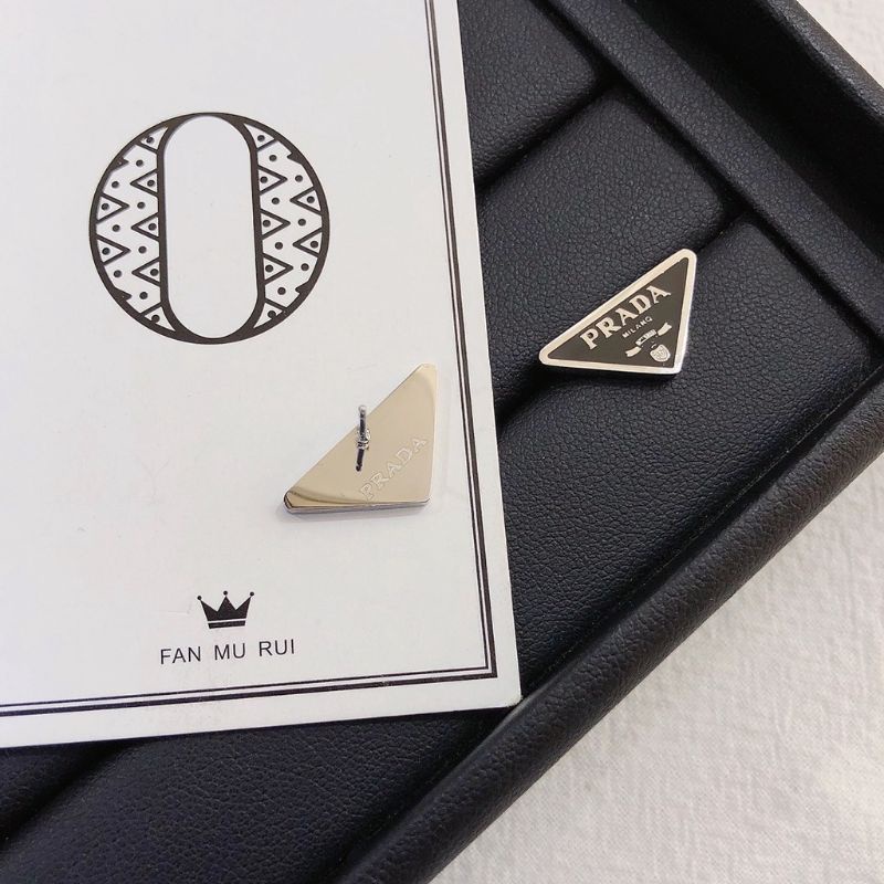 BÔNG TAI PRADA SIÊU HOT