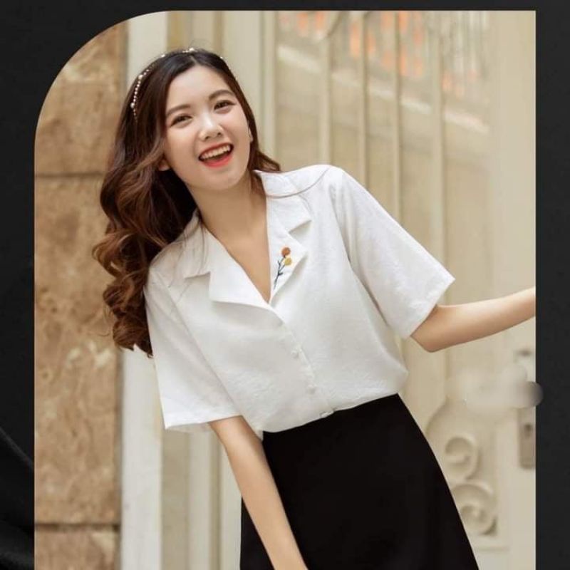 Áo sơ mi nữ cổ giả vest thêu hoa tay ngắn trẻ trung