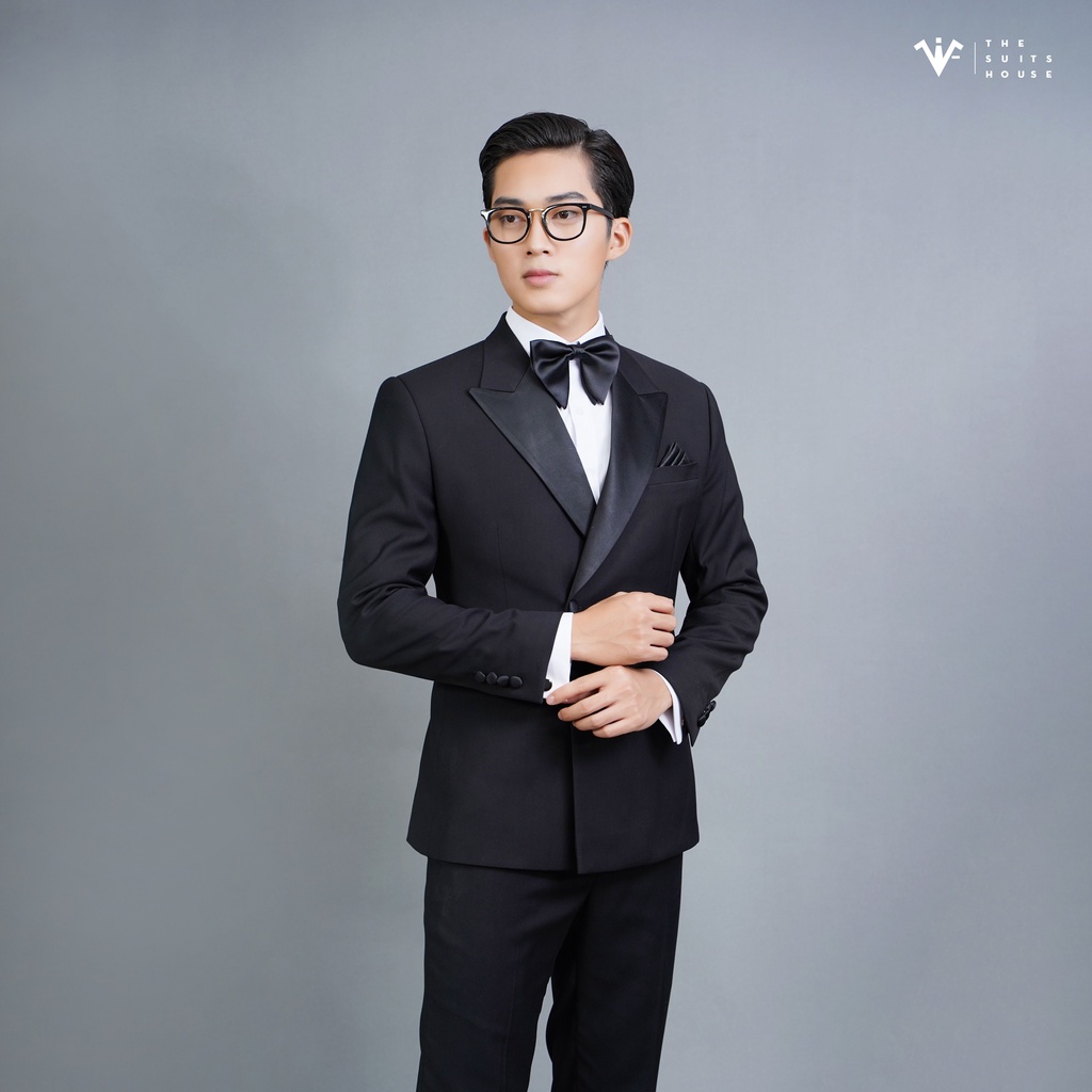 Bộ tuxedo nam đen cổ vê vếch 4 khuy, chất Cashmere, chuẩn form The Suits House