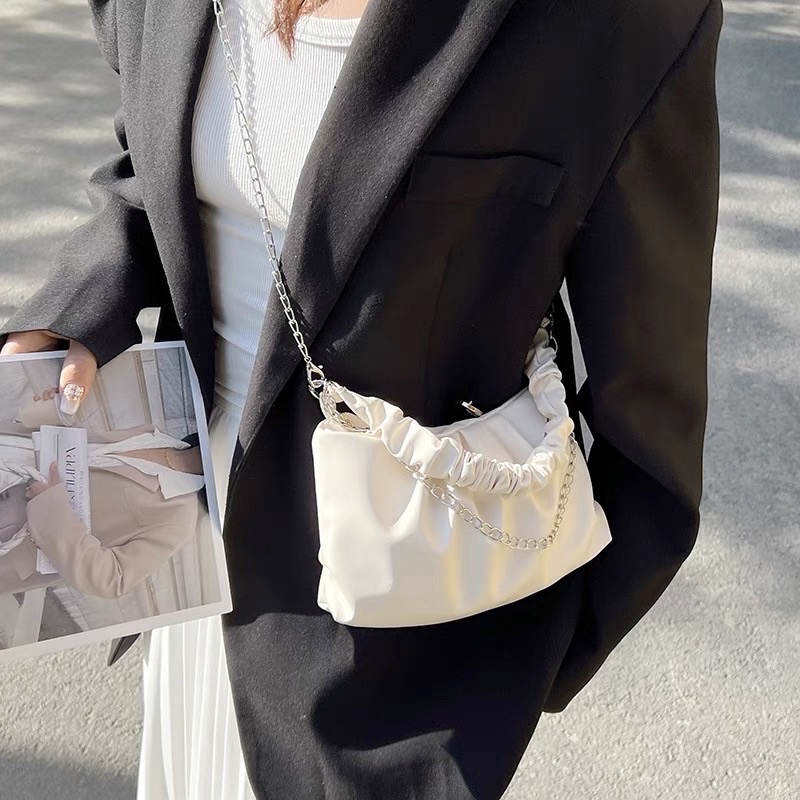 Túi đeo chéo xếp ly cúc bấm Butterfly