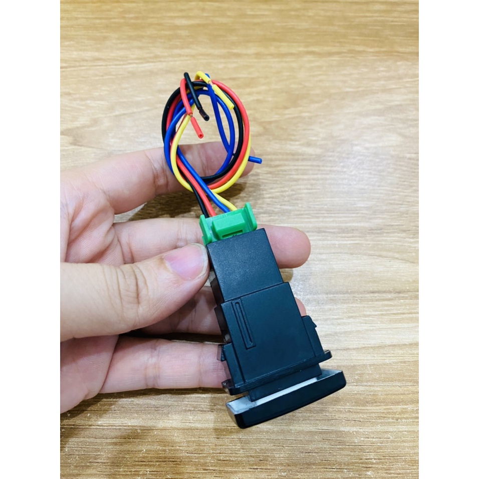 Công tắc bật tắt zin chỗ chờ toyota và mitsubishi 33mm*22mm