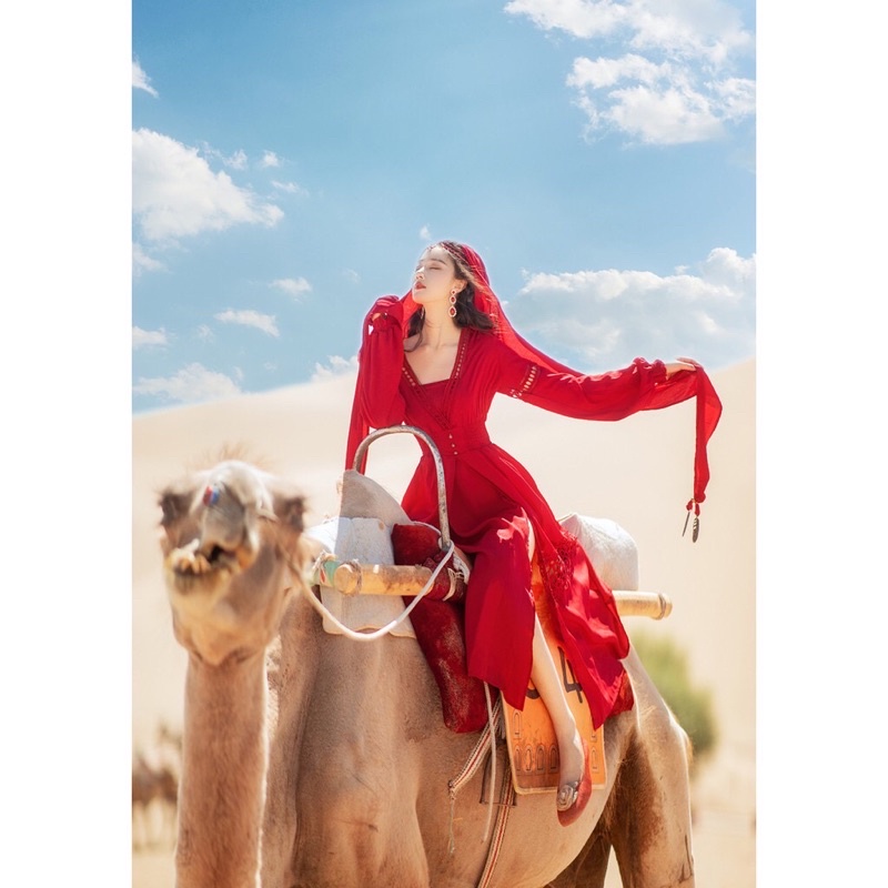 Váy maxi màu đỏ boho dáng dài xẻ tà đùi có mũ (kèm áo quây) (Có ảnh thật)