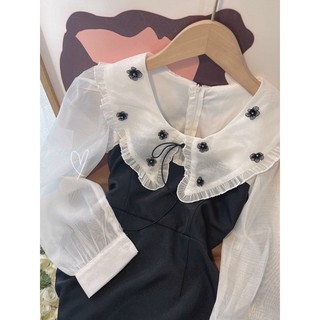 Váy mini đen phối cổ trắng đính hoa (Freesize)